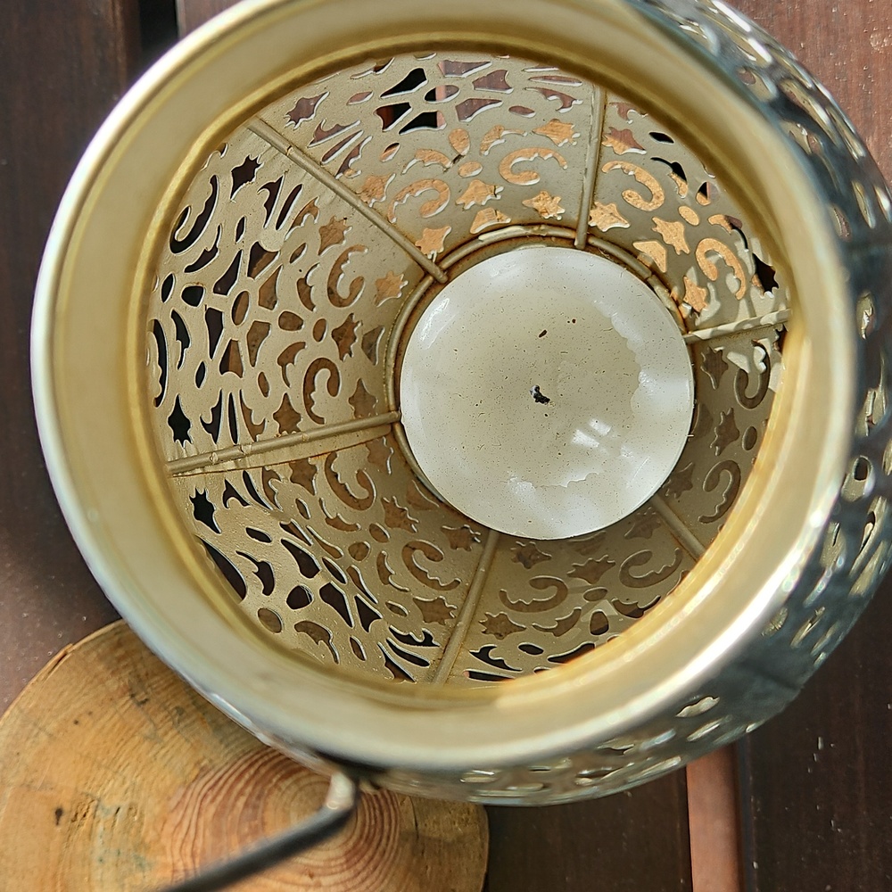 Elegant Silver Lantern - Picture 3 of 3